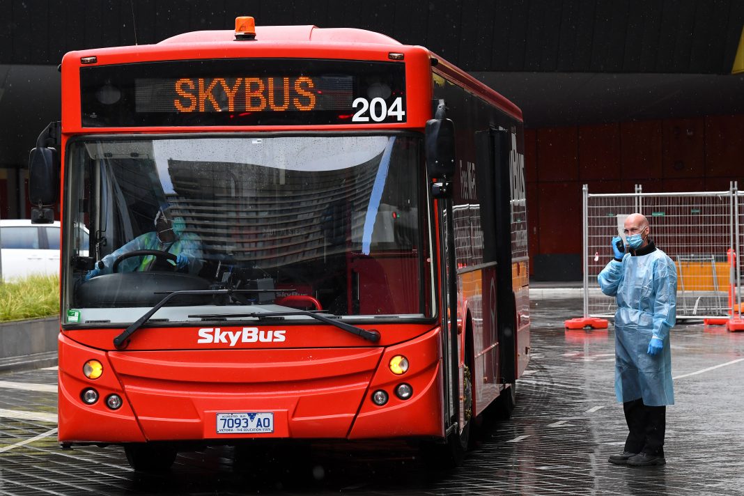 Skybus operator Kinetic has been contracted to supply 341 electric and hybrid buses for Melbourne. (James Ross/AAP PHOTOS)