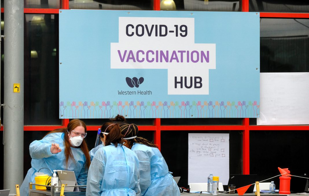 There is now enough vaccine supply in Victoria to open up all vaccines to all eligible age groups. (Luis Ascui/AAP PHOTOS)