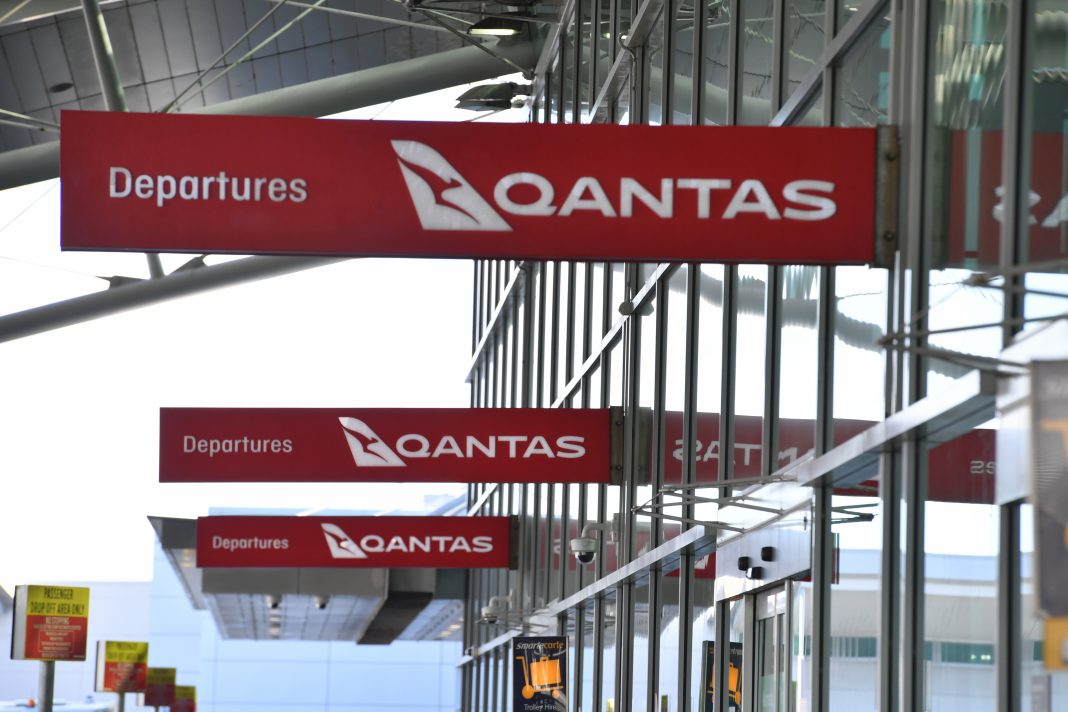 Qantas has seen nearly 500,000 domestic bookings in the past two weeks. (Mick Tsikas/AAP PHOTOS)